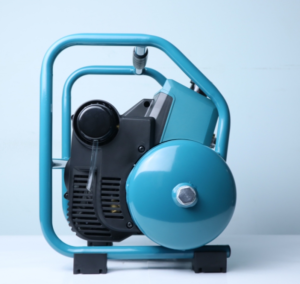 Máy nén khí dùng pin 40Vmax XGT Makita AC001GZ (Chưa Pin & Sạc)